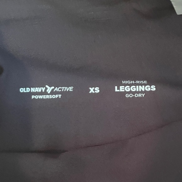 OLD Navy High Rise Powersoft Crop Leggings 🖤 - Picture 7 of 8